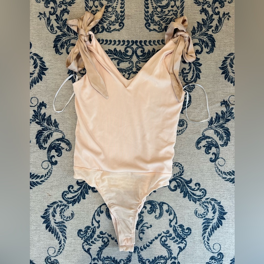 Champagne bodysuit size small Lulus.